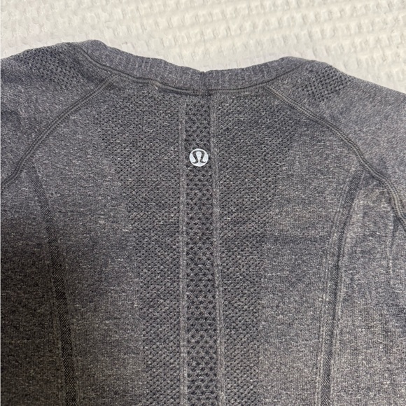 Lululemon Swiftly Tech Top Short Sleeve - Picture 2 of 3